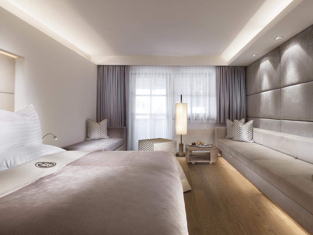 Schwarzer Adler Kitzbuehel - Adults Only Hotel Room photo