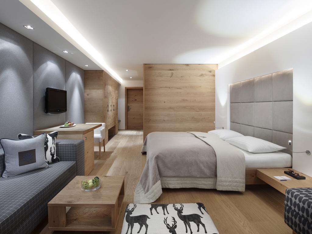 Schwarzer Adler Kitzbuehel - Adults Only Hotel Room photo